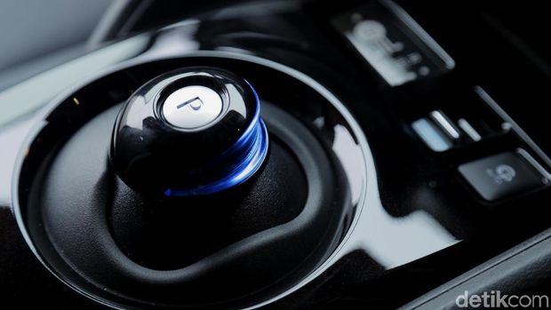 Transmisi di Nissan LEAF