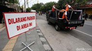 Duh! Viral Mobil Berderet Parkir di Trotoar Bandung