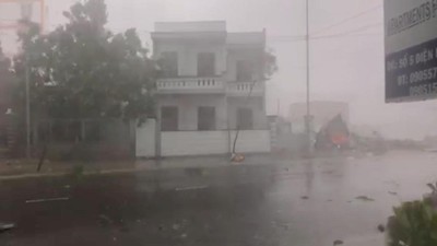 Foto: Begini Dahsyatnya Topan Damrey yang Terjang Vietnam