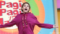 Nikita Mirzani bakal menjadi model Playboy Filipina. Ia ceria banget.  Foto: Nikita Mirzani / Hanif Hawari