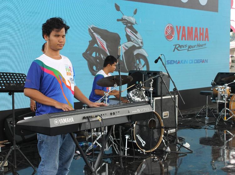 Hebat! Berawal dari Hobi Bermusik, Tuna Netra Ini Bentuk Band