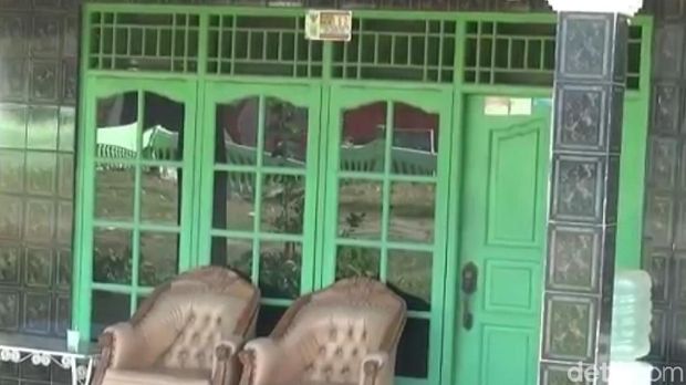 Melihat Rumah Istri Pimpinan Kelompok Maute di Bekasi