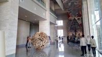 Di tengah Kota Solo, Hotel Alila hadir menjanjikan kemewahan dengan tampil modern, dipadu dengan nuansa Jawa. Hotel ini jadi pilihan keluarga calon mantu Jokowi (Bayu Ardi Isnanto/detikTravel)