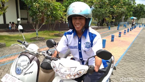 Subandi, Difabel Petugas Uji Praktik SIM