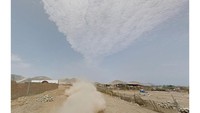 Kenny akan menjelajah di layar virtual dan menemukan tempat-tempat tersembunyi yang instagrammable. Kemudian, ia screenshot dan edit. (streetview.portraits/Instagram)