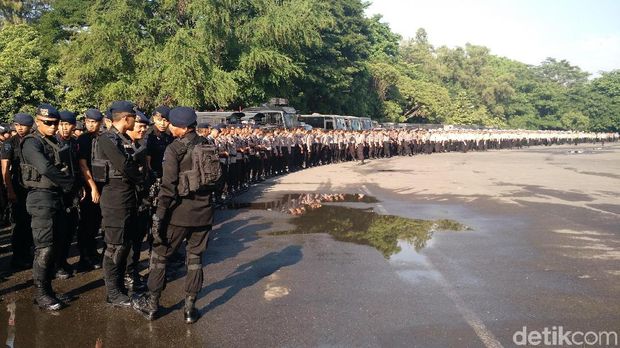 Apel pengamanan hajata Jokowi mantu di Stadion Manahan