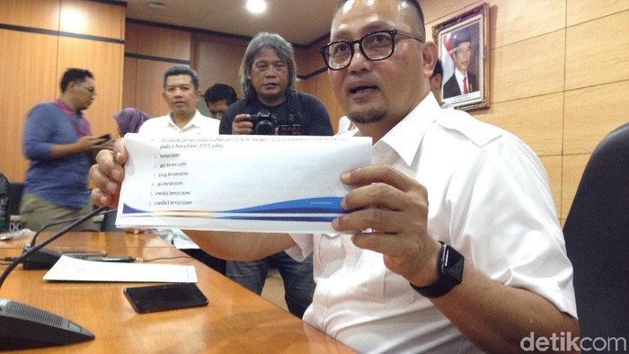 6 DNS yang diblokir Kominfo terkait pornografi di WhatsApp. (detikINET/Agus Tri Haryanto) 6 DNS yang diblokir Kominfo terkait pornografi di WhatsApp. (detikINET/Agus Tri Haryanto)