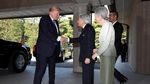 Foto: Bertemu Kaisar Jepang, Ini yang Dilakukan Trump