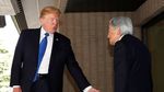 Foto: Bertemu Kaisar Jepang, Ini yang Dilakukan Trump