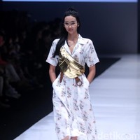 Rancangan busana terbaru dari Alex[a]lexa dengan mengusung tema Art School di Jakarta Fashion Week 2018, Senayan City, Jakarta, Rabu (25/10/2017). Foto: Mohammad Abdhu/Wolipop