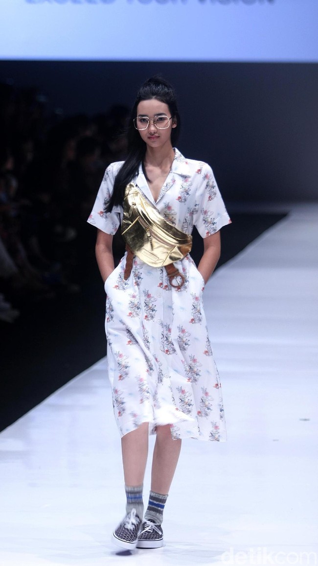 Rancangan busana terbaru dari Alex[a]lexa dengan mengusung tema Art School di Jakarta Fashion Week 2018, Senayan City, Jakarta, Rabu (25/10/2017). Foto: Mohammad Abdhu/Wolipop