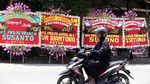 Karangan Bunga untuk Kahiyang-Bobby Diperiksa X-Ray