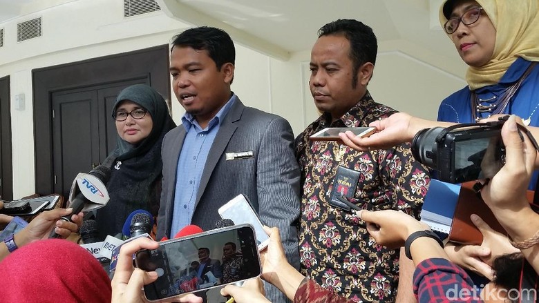 KPAI Laporkan Pornografi di WhatsApp ke Wapres JK KPAI Laporkan Pornografi di WhatsApp ke Wapres JK