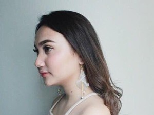 Rekomendasi 5 Flower Drop Earrings yang Cantik untuk Tampil Feminin
