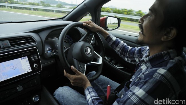 Wusss! Ngacir Bareng Mobil Listrik Paling Laris di Muka Bumi