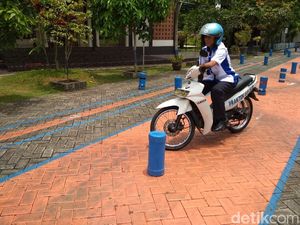Kehadiran Subandi Bisa Jadi Penyemangat Pemohon SIM di Trenggalek