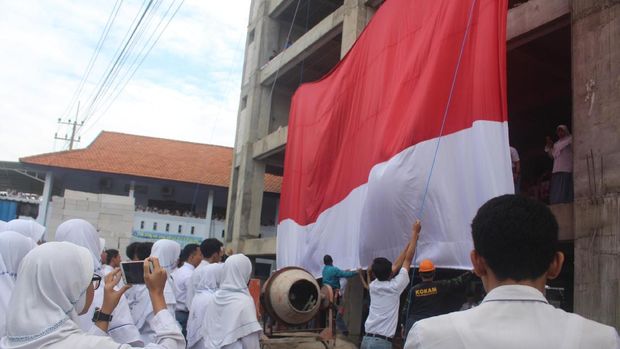 Proses pengibaran bendera
