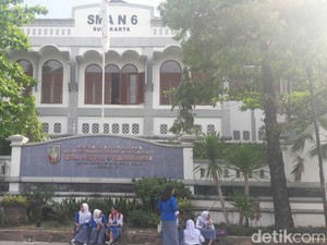 Menikah, Kahiyang Ayu Hanya Undang 7 Guru SMA-nya