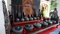 Alat musik gamelan telah siap.