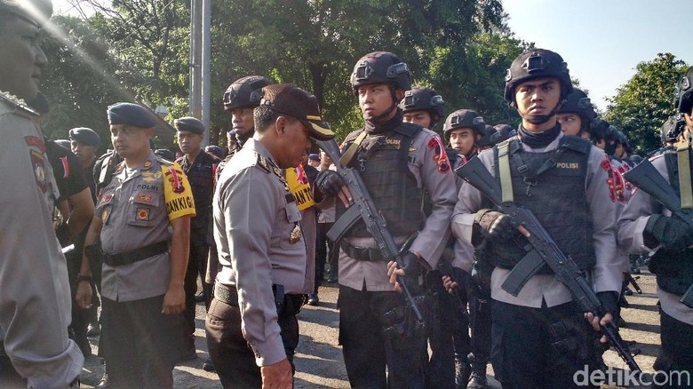 H-2 Pernikahan Kahiyang-Bobby, Ribuan Polisi Apel di Manahan H-2 Pernikahan Kahiyang-Bobby, Ribuan Polisi Apel di Manahan