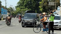 Kemudian ketika kereta sudah belok kiri masuk ke Jalan Ahmad Yani menuju simpang empat Tugu Wisnu Manahan, simpang Faroka kembali dibuka.Sedangkan arus di Jalan Adi Sucipto dari Fajar Indah akan dibelokkan ke selatan melalui Jalan Prof Soeharso.