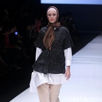 Koleksi terbaru dari brand Kami Idea yang kini berganti nama menjadi KAMI mengusung tema Cacti di Jakarta Fashion Week 2018, Senayan City, Jakarta, Rabu (25/10/2017). Foto: Mohammad Abduh/Wolipop