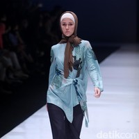 Koleksi terbaru dari brand Kami Idea yang kini berganti nama menjadi KAMI mengusung tema Cacti di Jakarta Fashion Week 2018, Senayan City, Jakarta, Rabu (25/10/2017). Foto: Mohammad Abduh/Wolipop