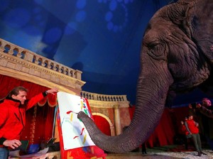 Gajah India Melukis, Lukisannya Kini Dilelang Rp 2 Juta di Hungaria