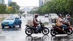 Bahaya! Aksi Nekat Pengendara Lawan Arah di Kemayoran