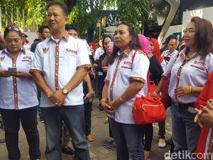 Naik Bus dari Jakarta, 250 Relawan Jokowi Berangkat Ke Solo