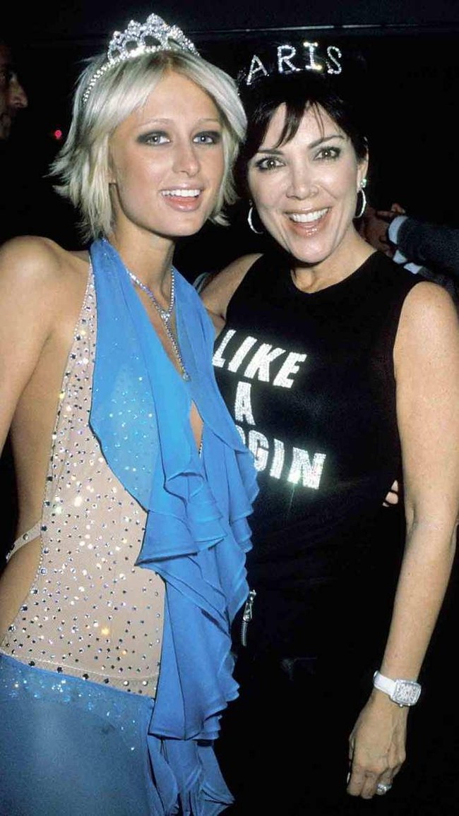 Di foto ini, Kris Jenner berusia 47 tahun. Dia datang ke pesta ulang tahun Paris Hilton tahun 2002. Foto: ist.