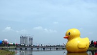 Kehadirannya itu guna mendukung kawasan tersebut sebagai ruang bermain anak-anak yang juga jadi destinasi wisata lokal warga sekitar di ruang terbuka hijau yang berada di Mega City Meikarta, Cikarang.  Foto: dok. Meikarta