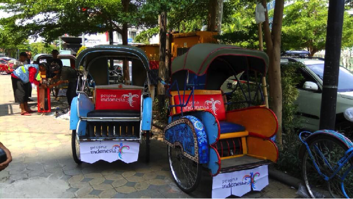 Becak Pengantar Tamu Kahiyang-Bobby Ditempel Logo Pesona Indonesia