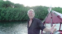 Adalah Richart Richie Sowa yang memiliki ide gila ini. Pria asli Meksiko ini sukses membuat pulau buatan yang bisa mengapung. (@Joyxee Island/Facebook)