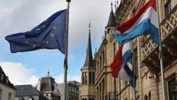 Luksemburg dikenal sebagai pusat perbankan swasta di Zona Euro. Tercatat ada 143 bank di dalamnya mengatur aset senilai US$ 800 miliar, lebih dari US$ 300 miliar di antaranya berada di sektor rahasia.