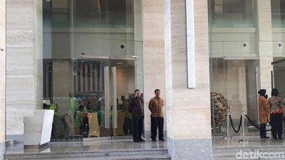 Foto: Suasana di Depan Hotel Alila Jelang Siraman Bobby