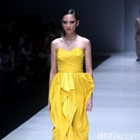 Koleksi terbaru dari Jeffry Tan setelah 8 tahun berkarya di industri fashion, dengan mengangkat tema Prime di Jakarta Fashion Week 2018, Senayan City, Jakarta, Rabu (25/10/2017). Foto: Mohammad Abduh/Wolipop