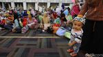 Lucunya Bayi yang Ikut Pijat Massal di Kemenkes