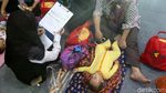 Lucunya Bayi yang Ikut Pijat Massal di Kemenkes