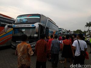 Dari Asrama Haji, Relawan Jokowi Bergerak ke Midodareni Kahiyang