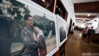 Mereka terlihat mesra dalam foto-foto tersebut.