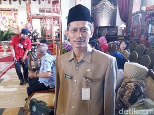 Foto: Ini Basir, Penghulu Pernikahan Kahiyang yang Mengaku Grogi