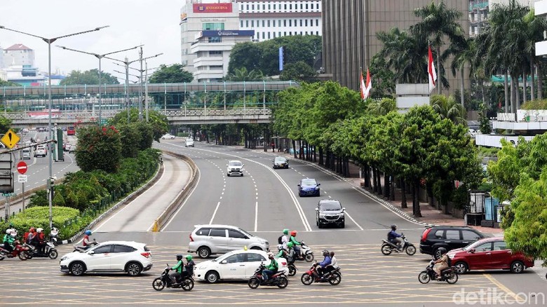 Pohon di Sudirman-Thamrin akan Dipindah ke RPTRA hingga Waduk Pluit Pohon di Sudirman-Thamrin akan Dipindah ke RPTRA hingga Waduk Pluit