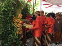 Ada Pisang Raja dan Tebu di Ritual Adat Pernikahan Kahiyang-Bobby, Ini Maknanya!