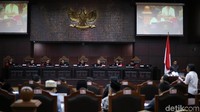 Suasana sidang uji materi penodaan agama oleh Ahmadiyah di Mahkamah Konstitusi, Jakarta, Selasa (7/11/2017).