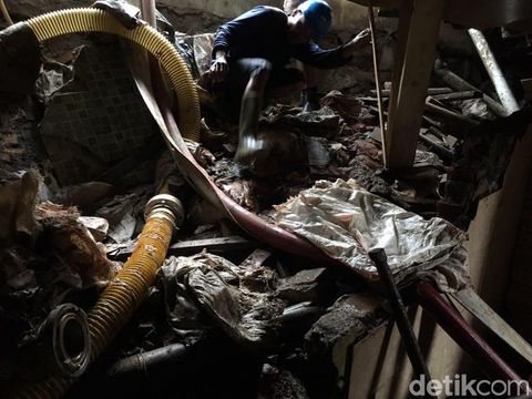  Genangan air laut sudah surut dari permukiman RT 03 RW 03 Luar Batang, Penjaringan, Jakut, Selasa (7/11/2017)