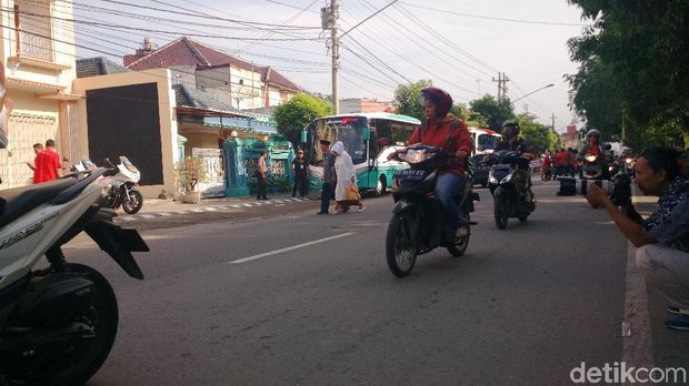 Suasana lalin dekat kediaman Jokowi