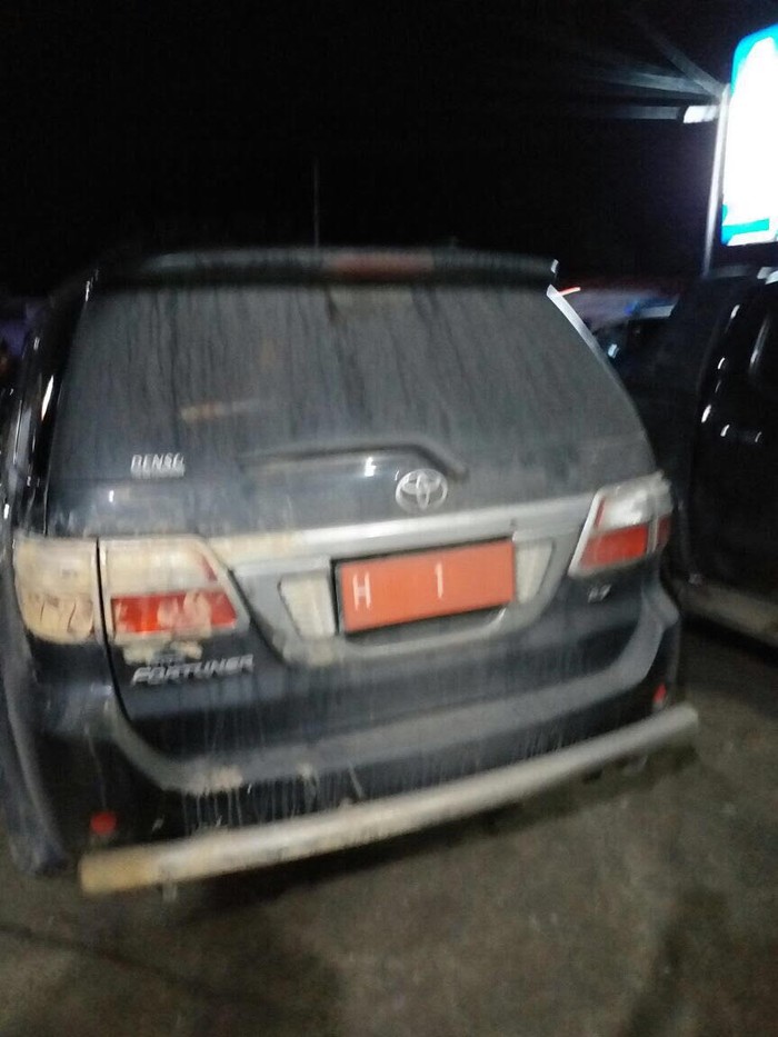 Mobil Ganjar Terperosok Kubangan Lumpur saat Berkunjung ke Sumbar