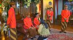 Momen Haru Saat Kahiyang Sungkem dan Mohon Restu ke Jokowi-Iriana