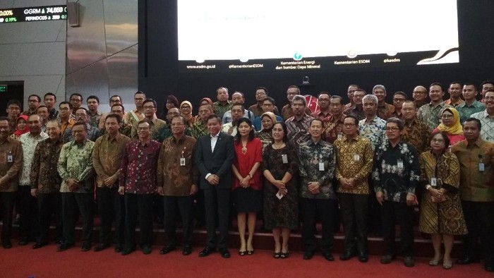 Bersama Teman Kampus, Jonan Buka Perdagangan Bursa